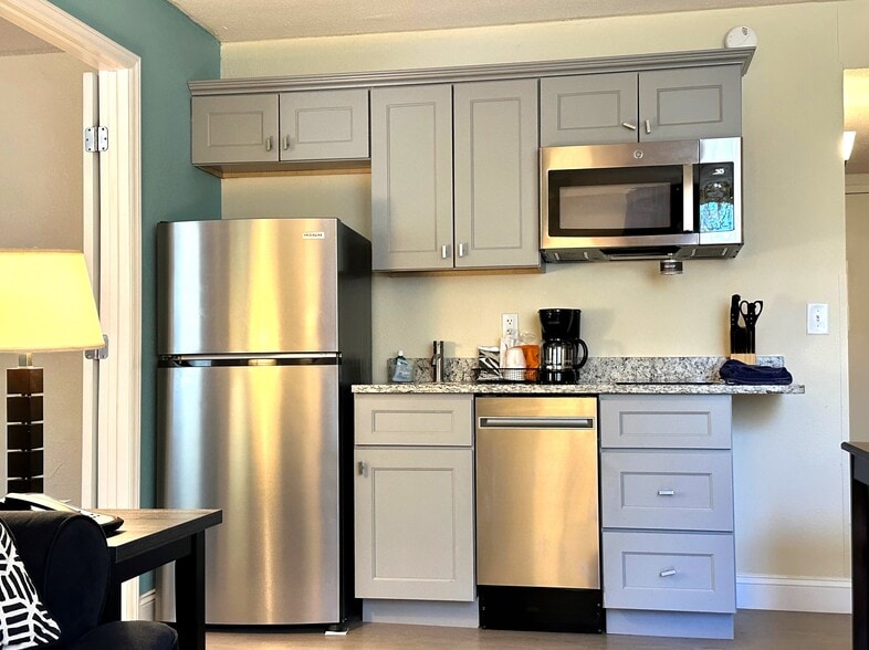 More Photos Of 6205 Ramada Dr, Clemmons Hotel For Sale