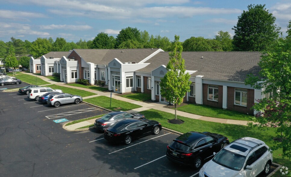 More Photos Of 400-415 Executive Dr, Langhorne Medical For Lease