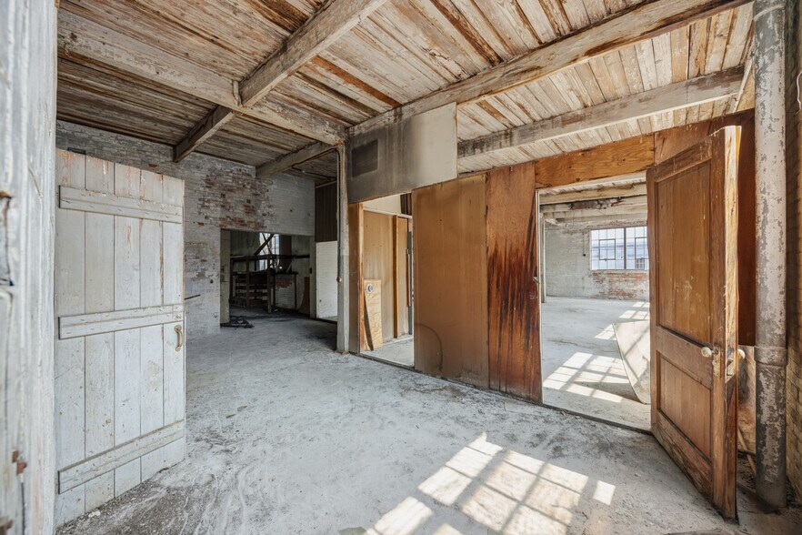 More Photos Of 942 Chapel St, New Haven Office For Sale