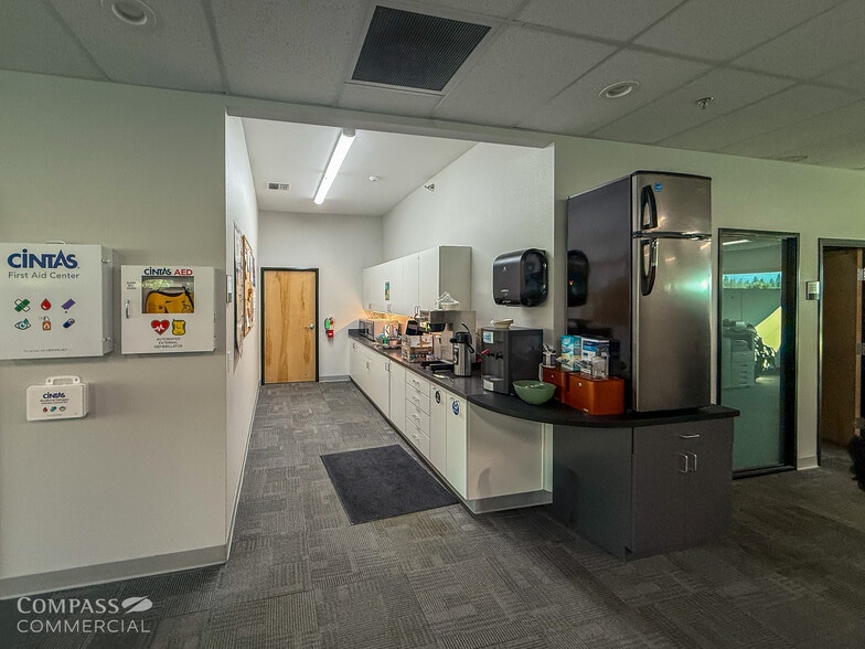 More Photos Of 20706 High Desert Ln, Bend Research And Development For Lease