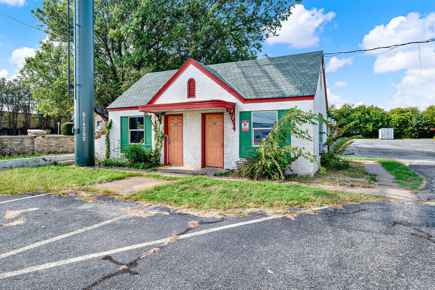 More Photos Of 2424 Texoma Pky, Sherman Office For Sale