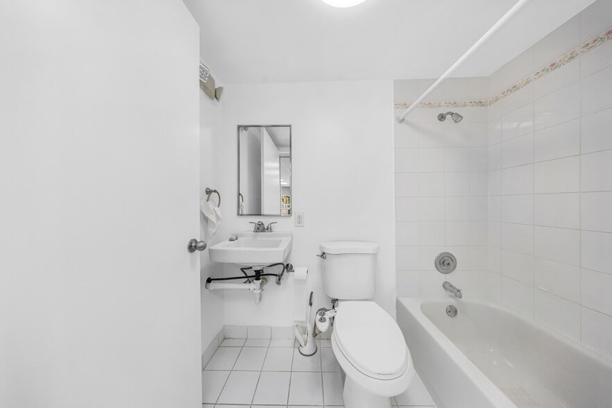 More Photos Of 8009 NW 29th St, Doral Warehouse For Sale