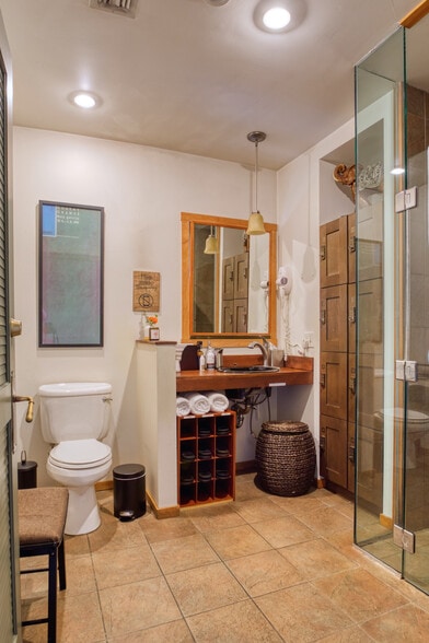 More Photos Of 331 N Larchmont Blvd, Los Angeles Office For Sale