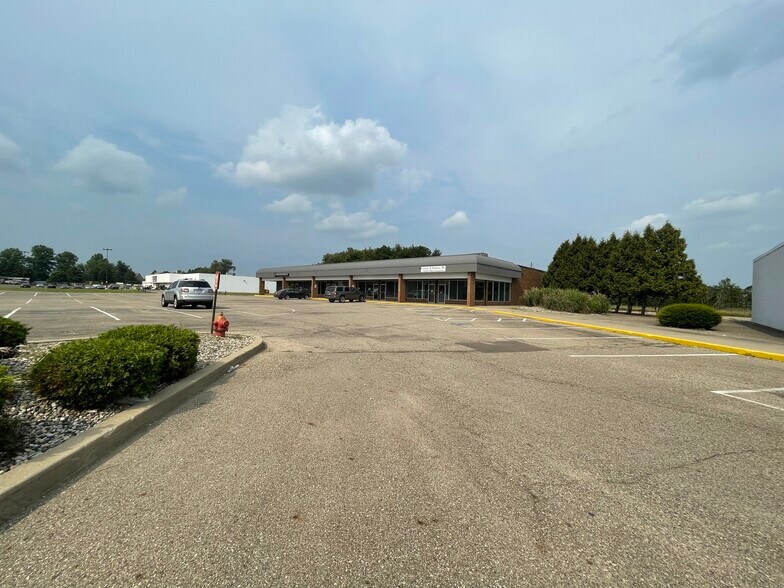 More Photos Of 111-281 US 131, Three Rivers Unknown For Lease