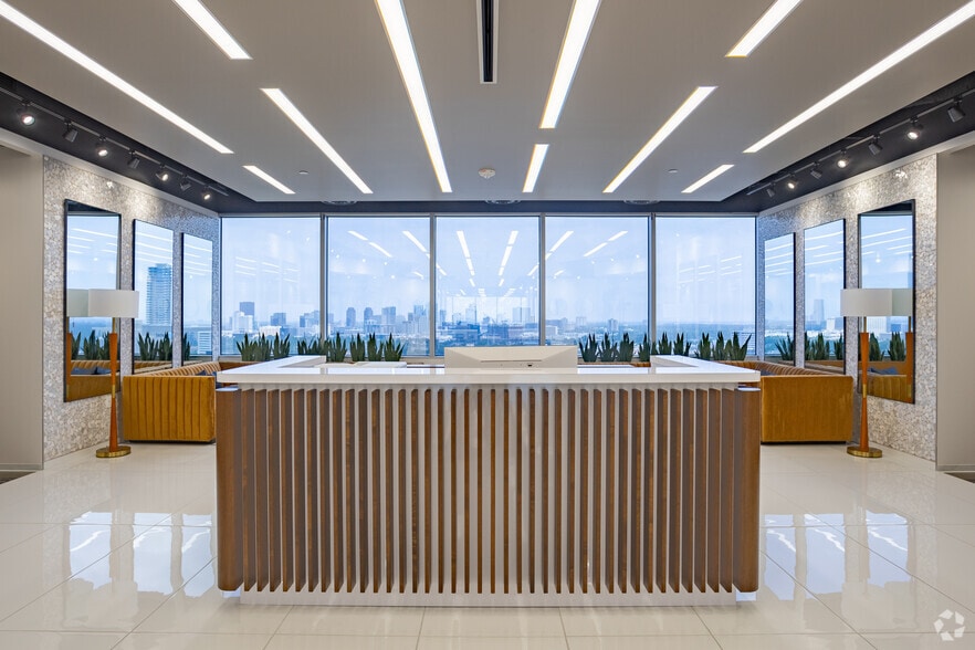More Photos Of 24 Greenway Plz, Houston Office For Lease