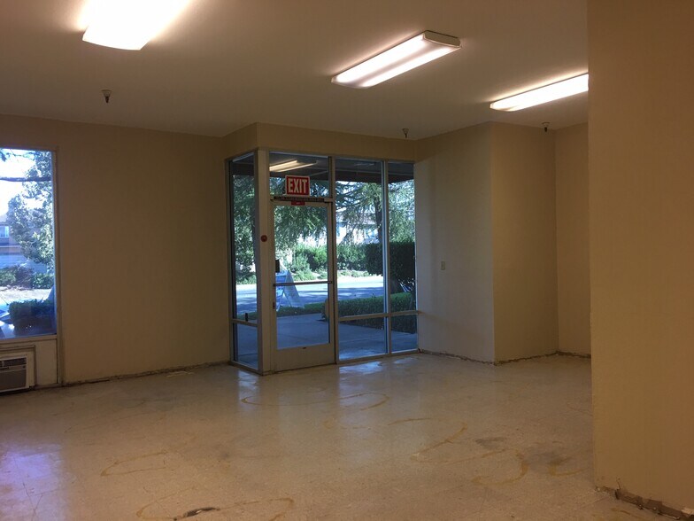 More Photos Of 110 Railroad Ave, Suisun City Flex For Lease