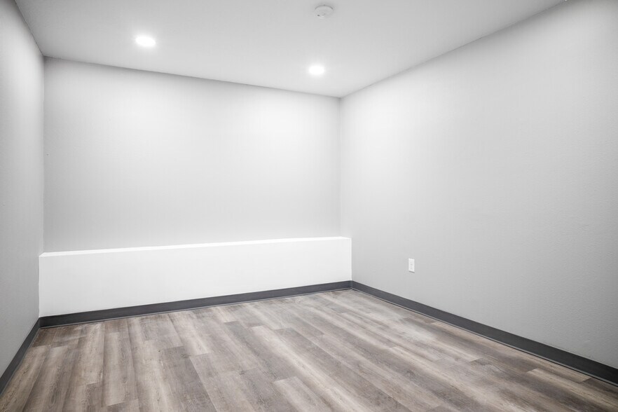 More Photos Of 7008 Jason Dr, Zephyrhills Medical For Sale