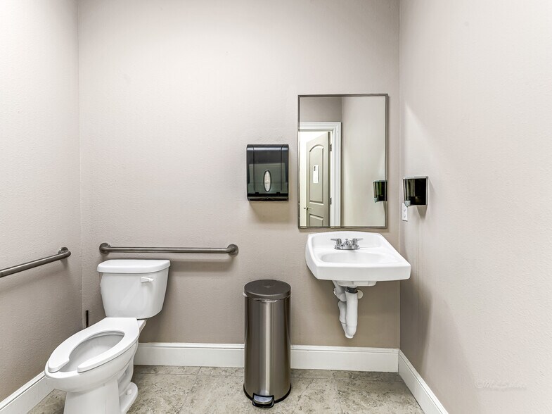 More Photos Of 456 Park Grove Dr, Katy Medical For Lease