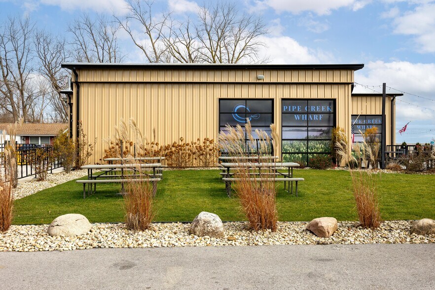 More Photos Of 2330 River Ave, Sandusky Restaurant For Sale