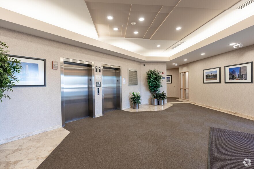 More Photos Of 4355 Weaver Pky, Warrenville Office For Lease