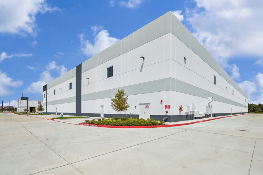 More Photos Of 13415 Conklin Ln, Houston Warehouse For Lease