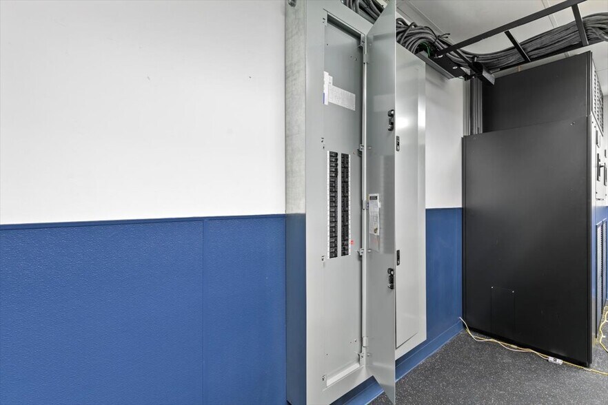 More Photos Of 1492 Highland Ave, Cheshire Light Manufacturing For Sale