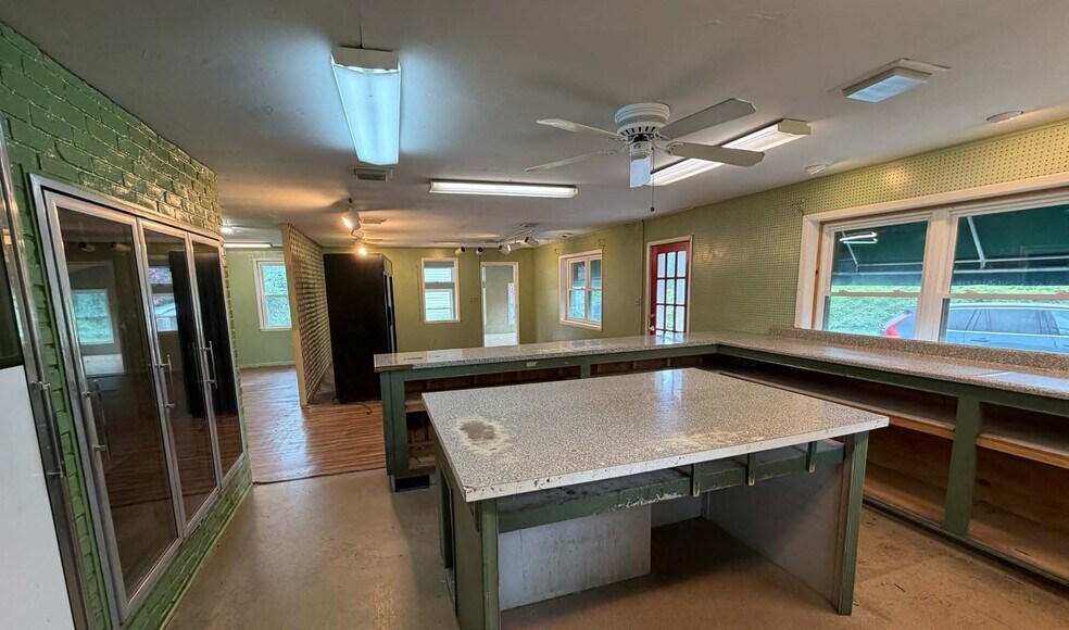 More Photos Of 10913-10921 Falls Rd, Lutherville Timonium Storefront Retail Office For Sale