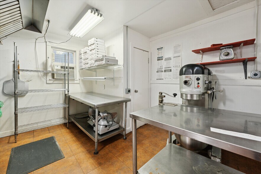 More Photos Of 328 N Main St, Morrice Fast Food For Sale