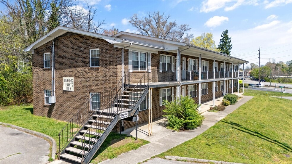 More Photos Of 2523 Cedar Ln, Knoxville Apartments For Sale