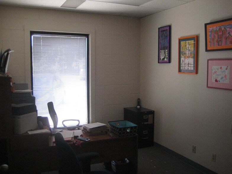 More Photos Of 9848-9858 W Girton Dr, Lakewood Office For Lease