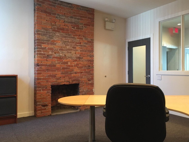 More Photos Of 1815-1819 E Carson St, Pittsburgh Storefront Retail Office For Lease