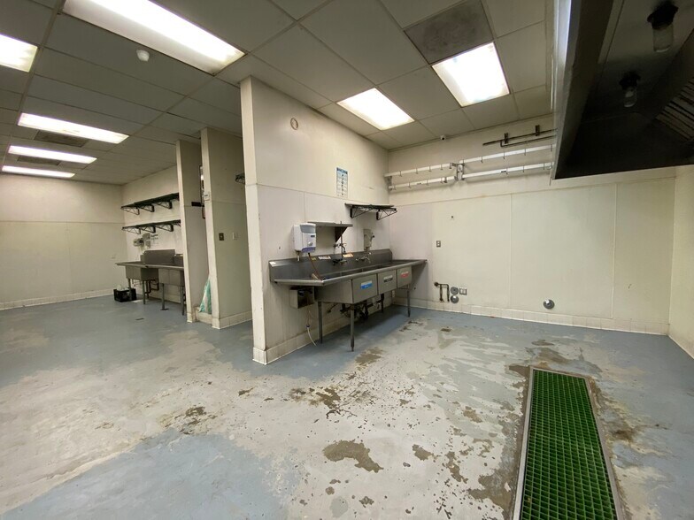 More Photos Of 5200 W Washington Blvd, Los Angeles Flex For Lease