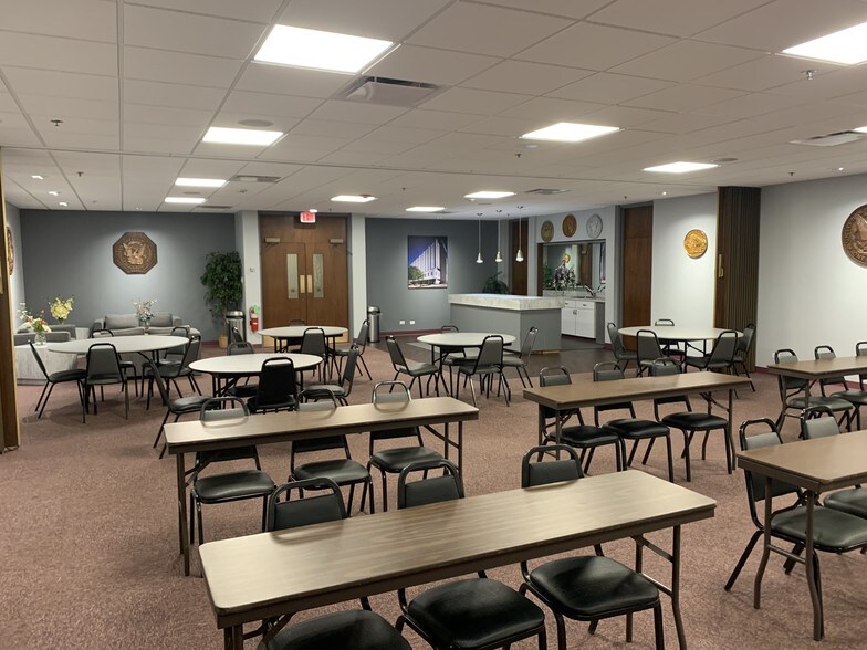 More Photos Of 7222 W Cermak Rd, North Riverside Office For Lease