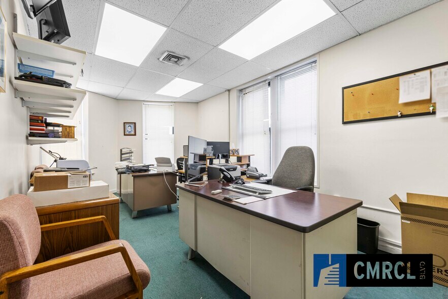 More Photos Of 131 Beverley, Brooklyn Flex For Lease