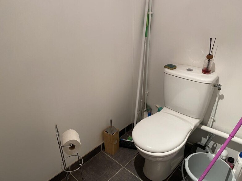 More Photos Of 363 Avenue Victor Hugo, Valence Office For Sale