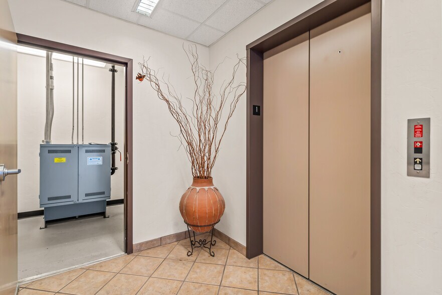 More Photos Of 6992 E Broadway Blvd, Tucson Office For Sale