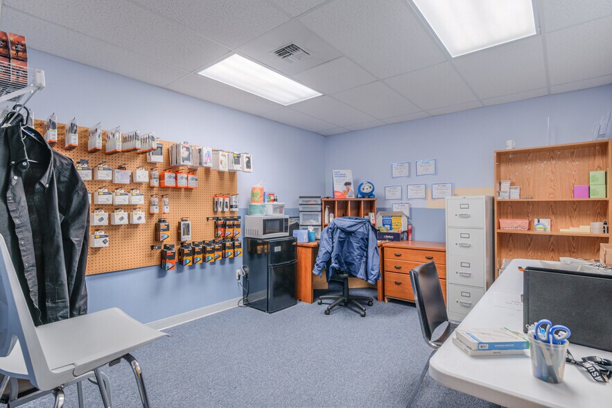 More Photos Of 1565 NE 3rd St, Prineville General Retail For Lease
