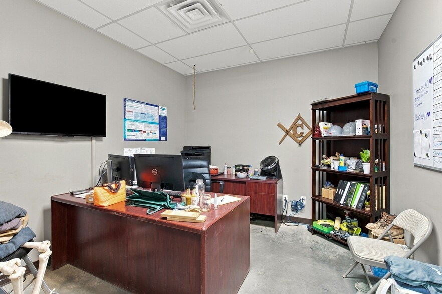 More Photos Of 6115 Robertson Ave, Nashville Warehouse For Lease