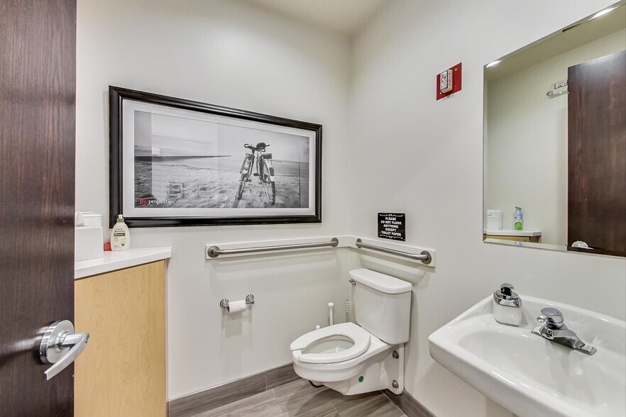 More Photos Of 324 W Touhy Ave, Park Ridge Office For Lease