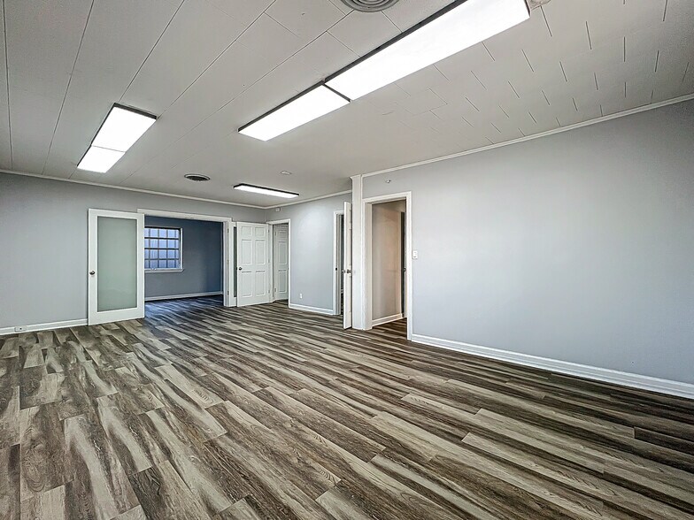 More Photos Of 1976 W Fairbanks Ave, Winter Park General Retail For Sale