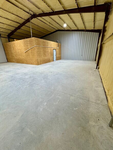 More Photos Of 1247 Watson E Ln, New Braunfels Warehouse For Lease