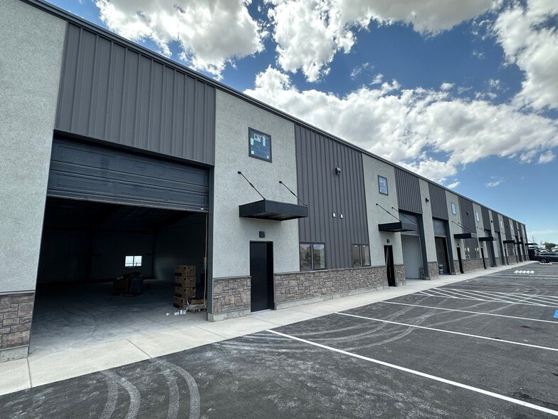 More Photos Of 3015 W Directors Row, Salt Lake City Light Distribution For Lease