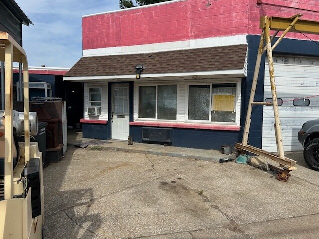 Primary Photo Of 1314 Tell St, Tell City Auto Dealership For Sale