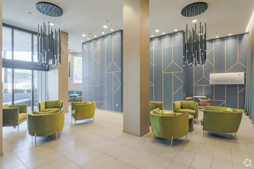 More Photos Of 2623-2627 N Clark St, Chicago Apartments For Lease