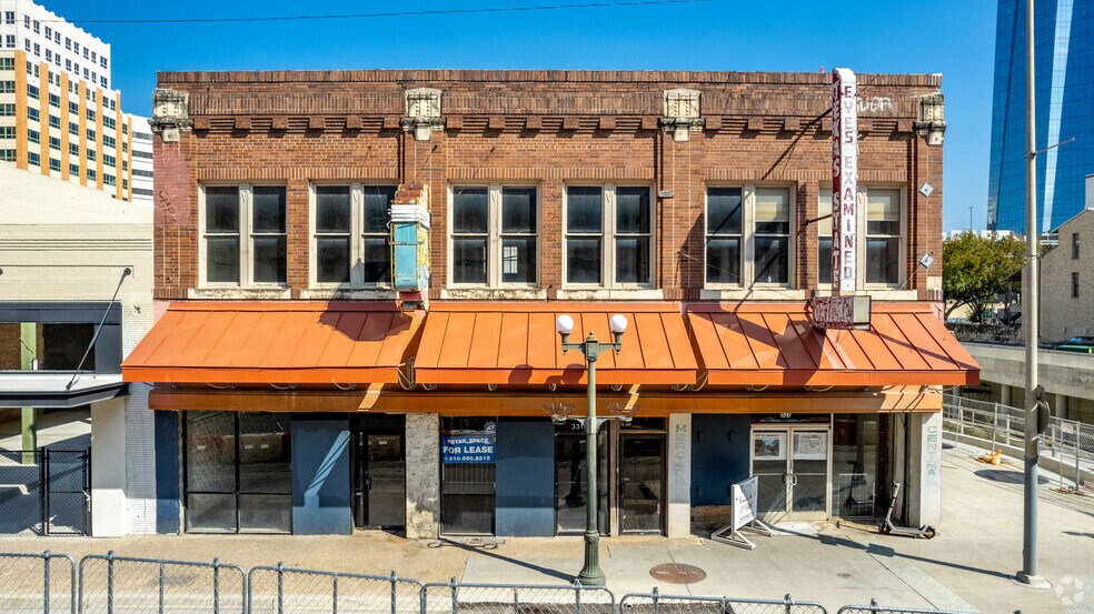 More Photos Of 327-331 W Commerce St, San Antonio Restaurant For Sale