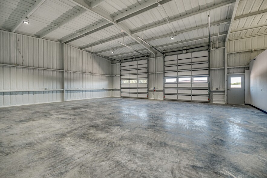 More Photos Of 109 Bennett Hills Dr, Weatherford Warehouse For Sale