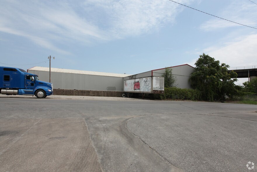 More Photos Of 207 Bennington Ave, Kansas City Industrial For Sale