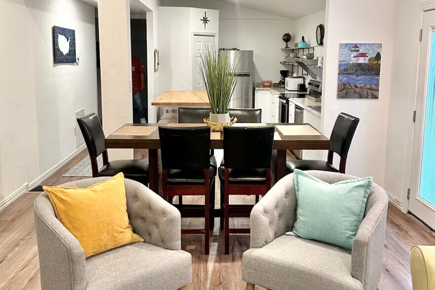 More Photos Of 747 Oasis St, New Braunfels Storefront Retail Residential For Sale