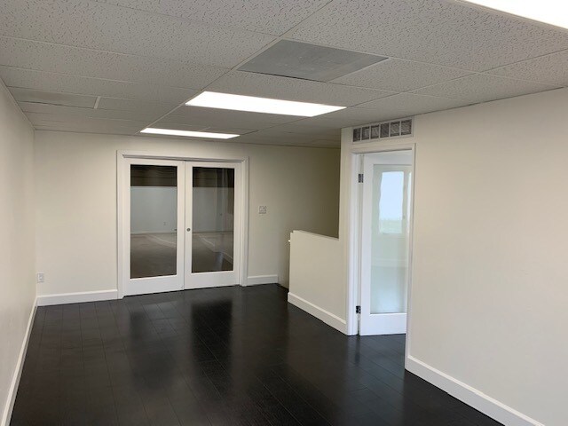 More Photos Of 1231-1241 E Warner Ave, Santa Ana Distribution For Lease