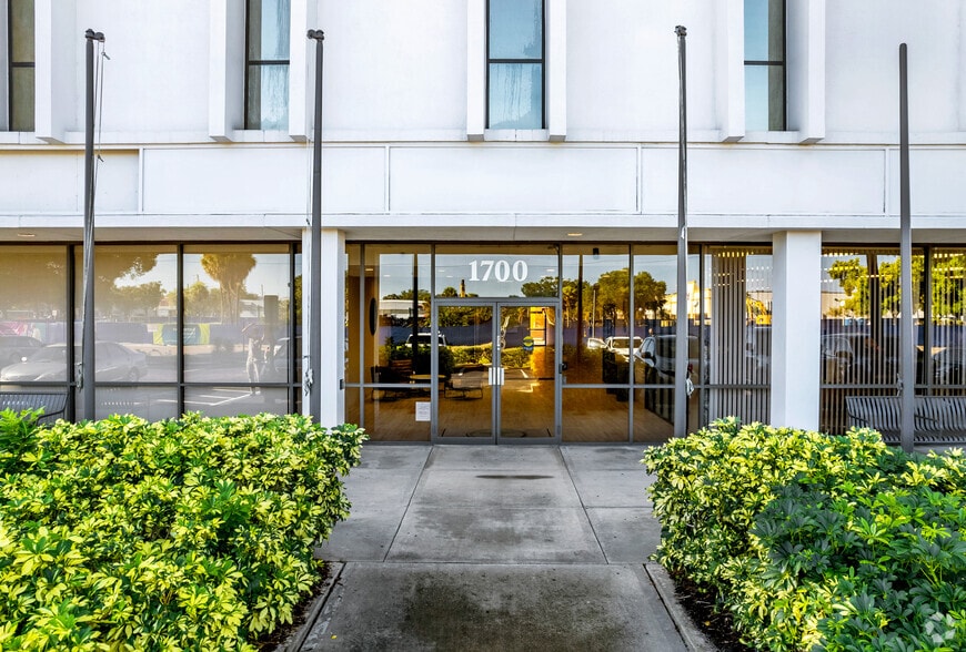 More Photos Of 1700 66th St N, Saint Petersburg Office For Lease