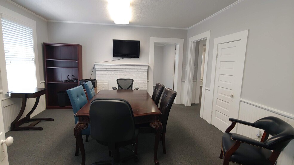 More Photos Of 407 W Main St, Lexington Office For Lease