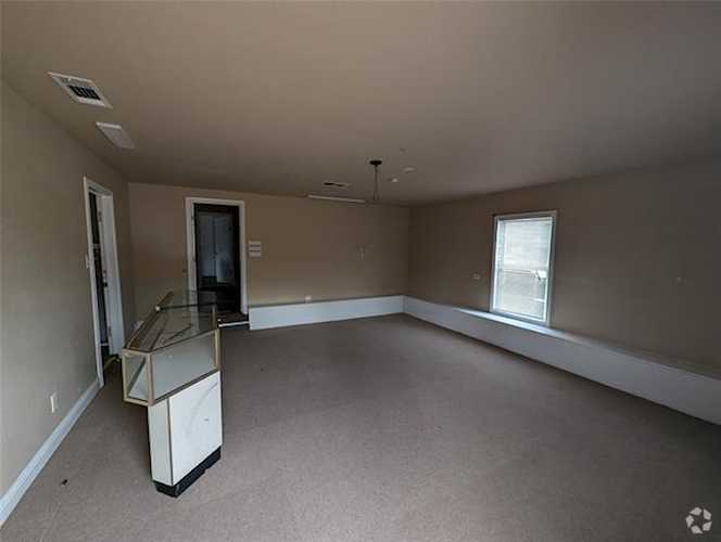 More Photos Of 1123 W Abram St, Arlington Office For Lease