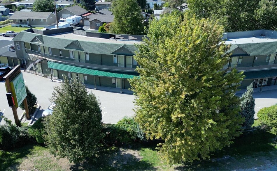 More Photos Of 6203 Willow Av, Summerland Hotel For Sale