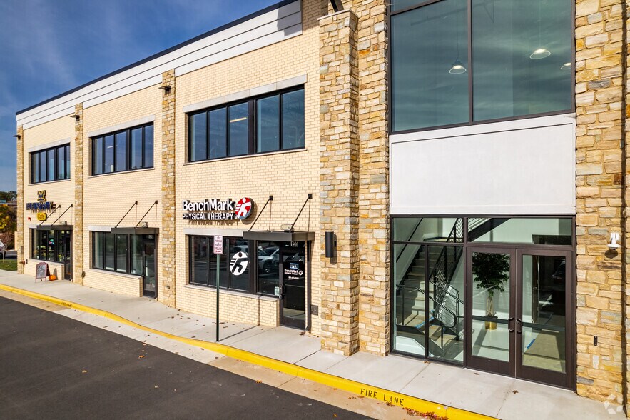 More Photos Of 20931 Ashburn Rd, Ashburn Storefront Retail Office For Lease