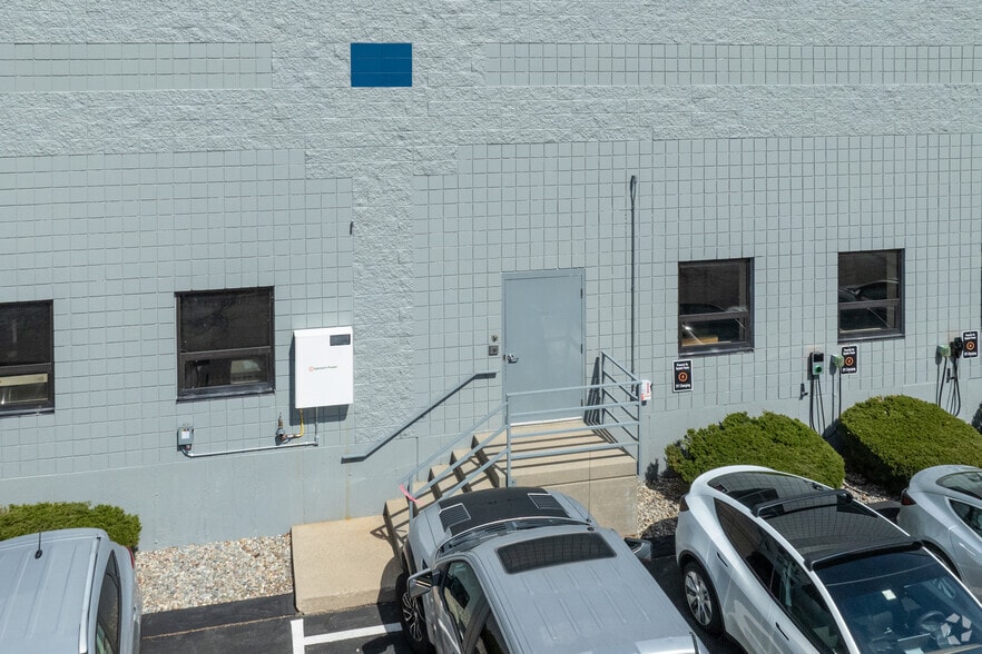 More Photos Of 153 Northboro Rd, Southborough Light Distribution For Lease