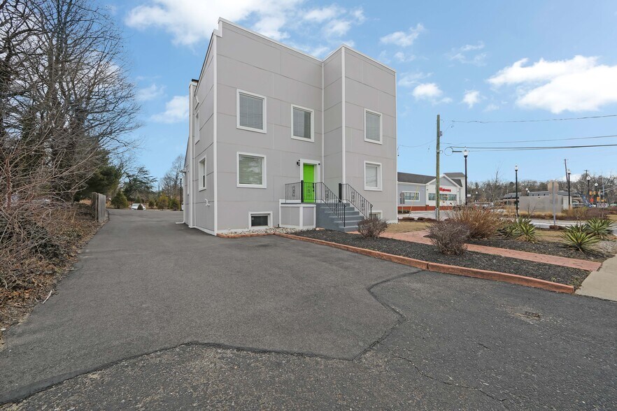 More Photos Of 1805 Springdale Rd, Cherry Hill Coworking Space