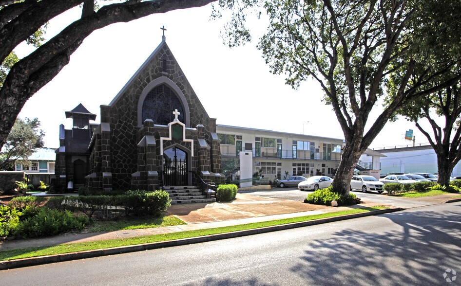 More Photos Of 1041 10th Ave, Honolulu Religious Facility For Lease