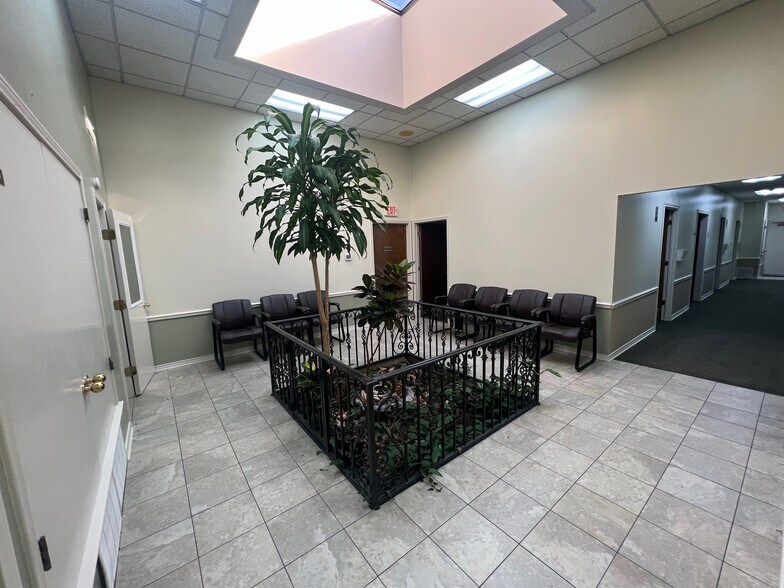 More Photos Of 1509-1601 E Front St, Tyler Medical For Sale