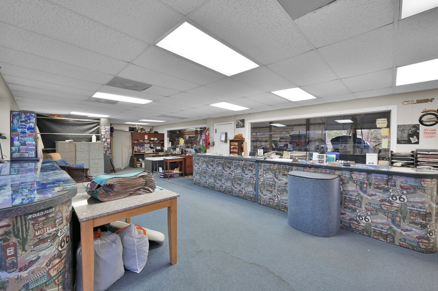 More Photos Of 2819 Louetta Rd, Spring Showroom For Lease