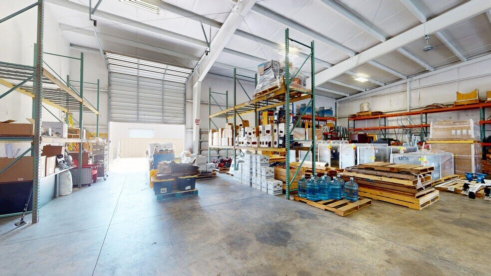 More Photos Of 2201 Patterson Industrial Dr, Pflugerville Warehouse For Lease
